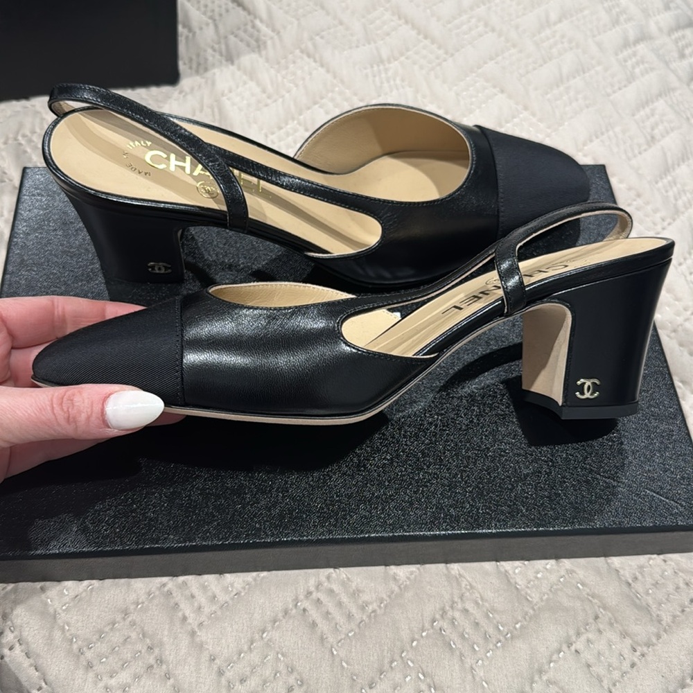 Chanel Black Heels with Slingback Design - Picture 4 of 5